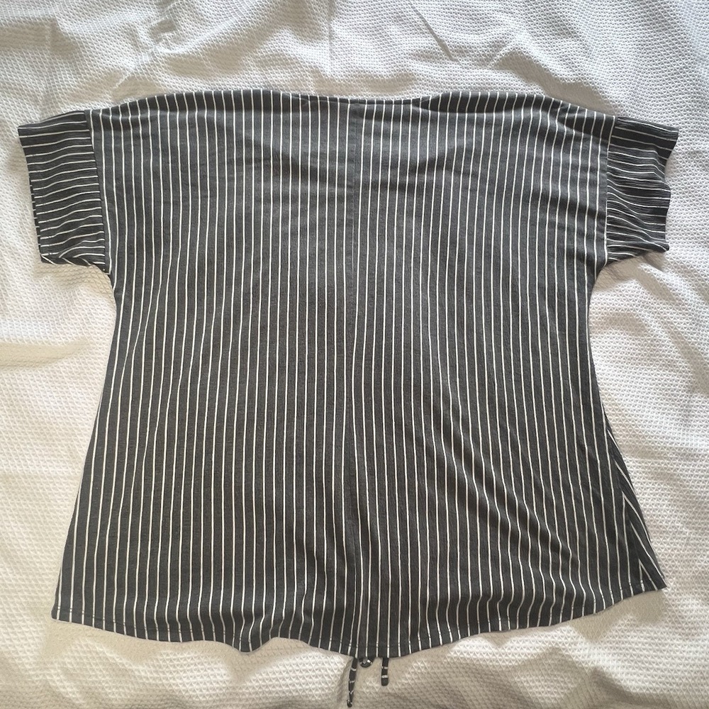 Evri Women's Plus Size Striped Tie-Front Short Sleeve Top Size 2X Flowy Oversize - Picture 2 of 8
